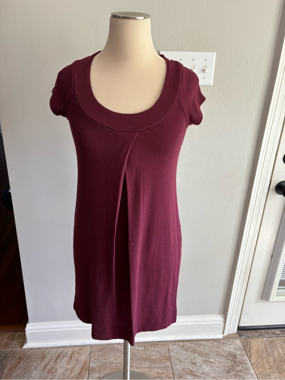 Unbranded maroon short sleeve scoop neck sweater dress small good condition